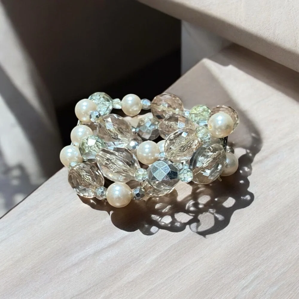 Gold and Cream Pearl Bracelet with Minimalist Design